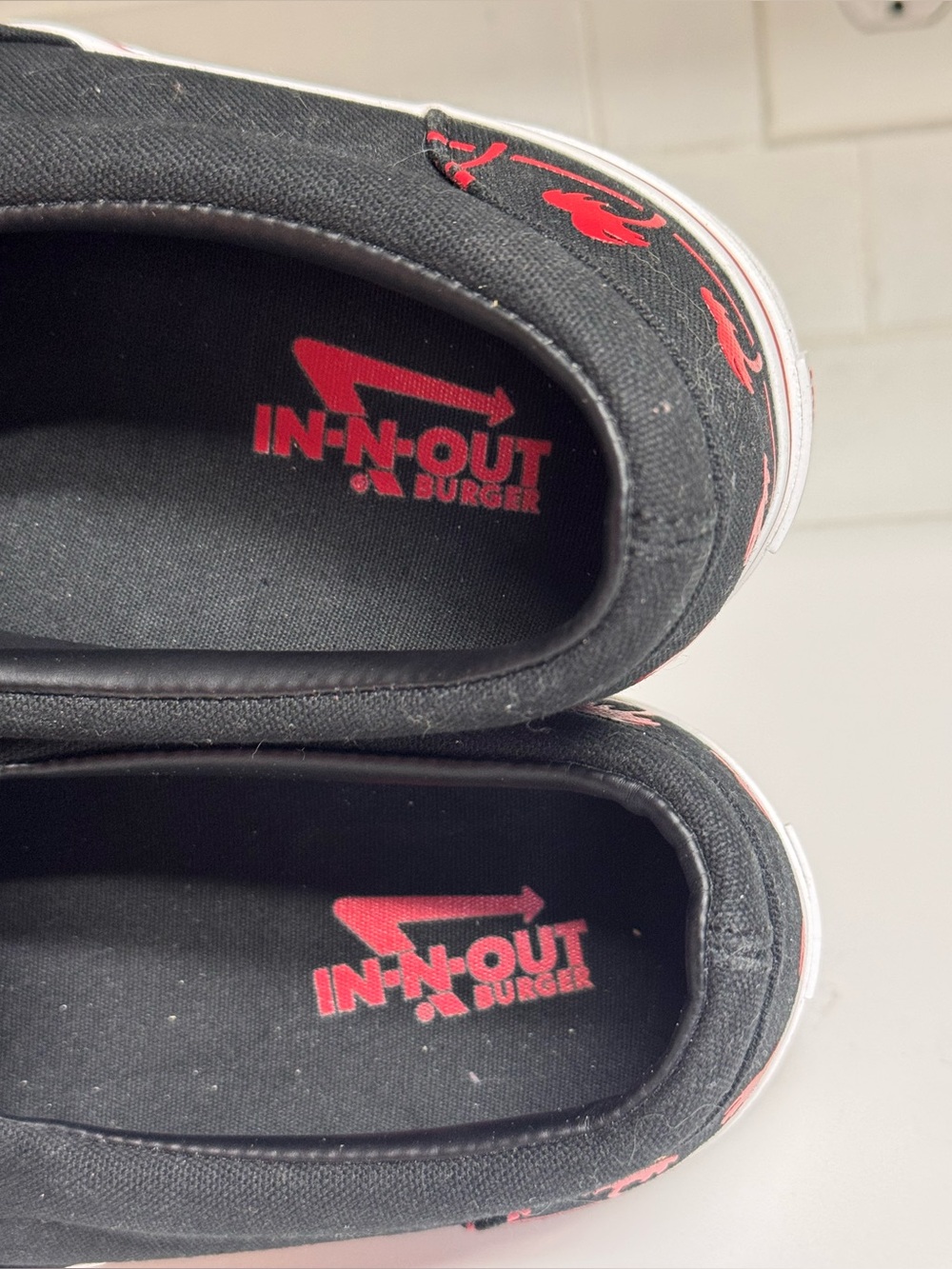 Limited Edition In-N-Out Burger Canvas Black Drink Cup Shoes NEW Size 13 Mens - Picture 6 of 8